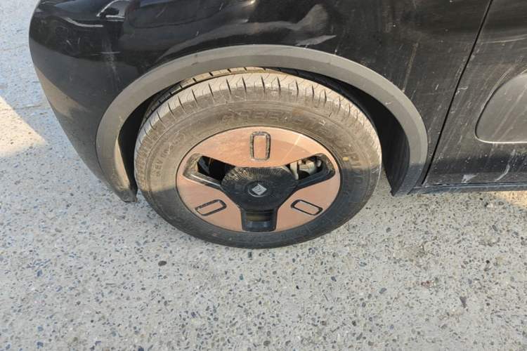 Used Baojun KiWi EV 2021 Artist Model Ternary Lithium Left Front Wheel Hub