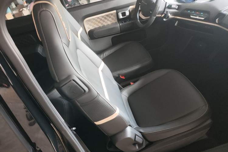 Used Baojun KiWi EV 2021 Designer Lithium Iron Phosphate Right Front Seat