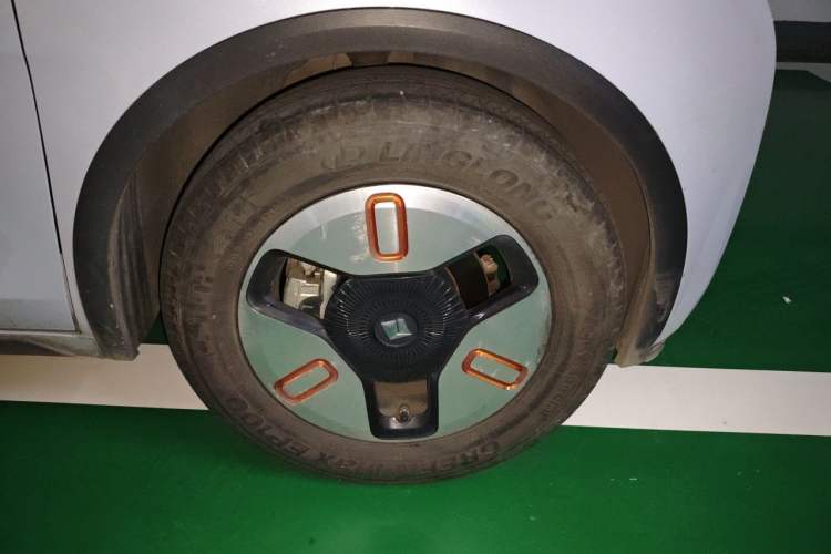 Used Baojun KiWi EV 2021 Artist Model Ternary Lithium Right Front Wheel Hub