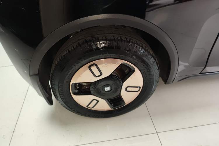 Used Baojun KiWi EV 2021 Artist Model Ternary Lithium Right Rear Wheel Hub