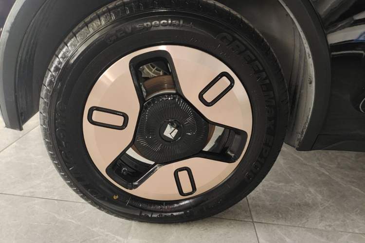 Used Baojun KiWi EV 2021 Artist Model Ternary Lithium Right Rear Wheel Hub