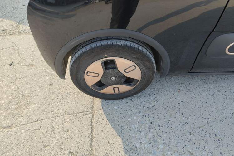 Used Baojun KiWi EV 2021 Artist Model Ternary Lithium Right Rear Wheel Hub
