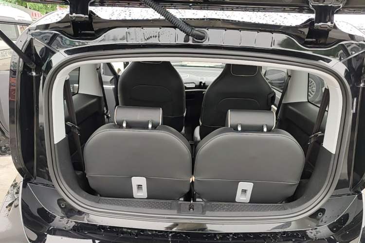 Used Baojun KiWi EV 2021 Designer Lithium Iron Phosphate Trunk