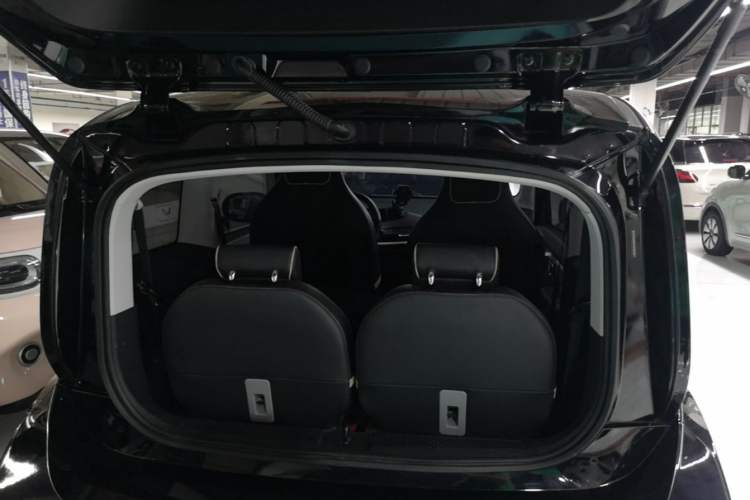 Used Baojun KiWi EV 2021 Artist Model Lithium Iron Phosphate Trunk