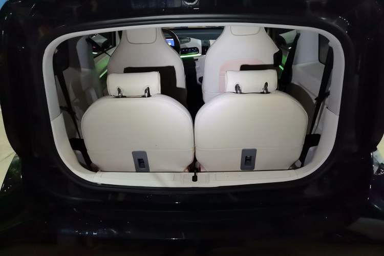 Used Baojun KiWi EV 2021 Artist Model Lithium Iron Phosphate Trunk
