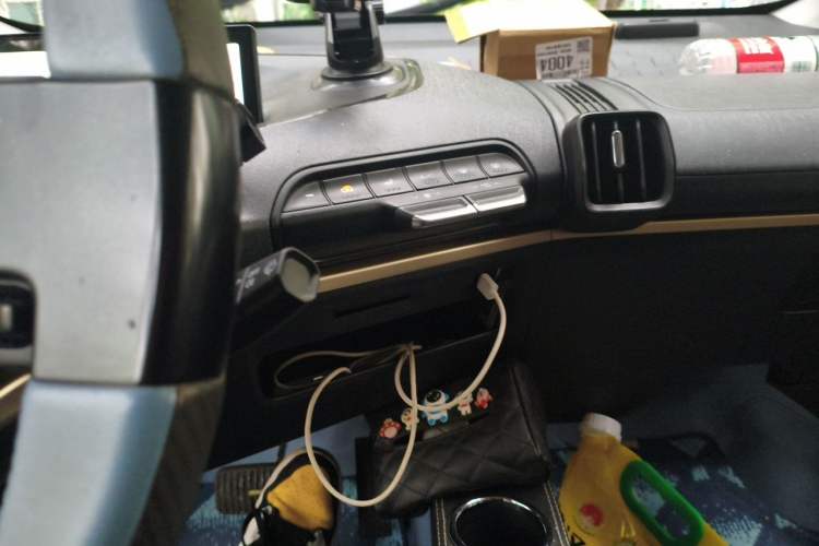 Used Baojun KiWi EV 2021 Artist Model Lithium Iron Phosphate Audio And AC Panel