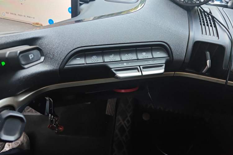 Used Baojun KiWi EV 2021 Designer Ternary Lithium Audio And AC Panel