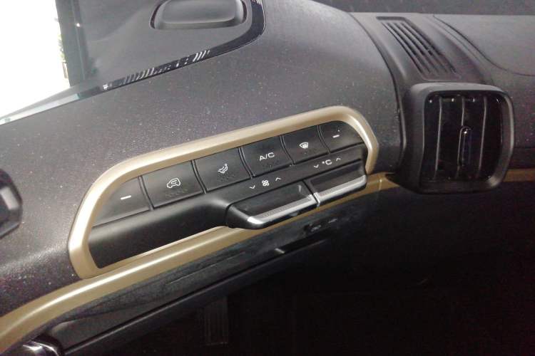 Used Baojun KiWi EV 2021 Designer Lithium Iron Phosphate Audio And AC Panel