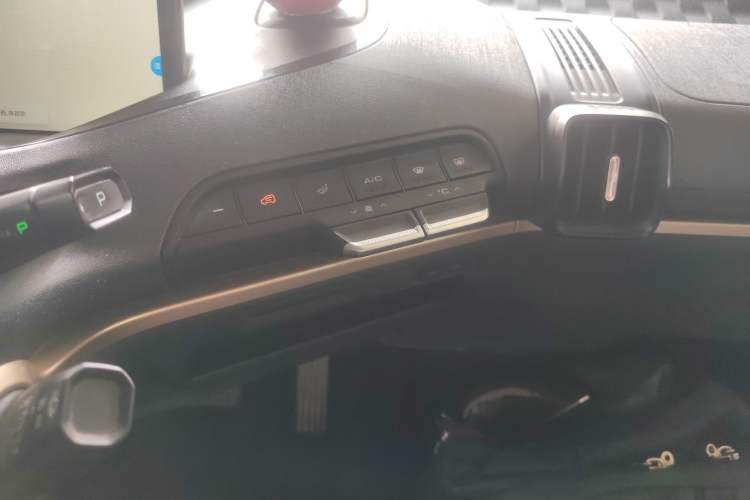 Used Baojun KiWi EV 2021 Artist Model Ternary Lithium Audio And AC Panel