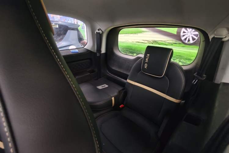 Used Baojun KiWi EV 2021 Artist Model Ternary Lithium Interior 3