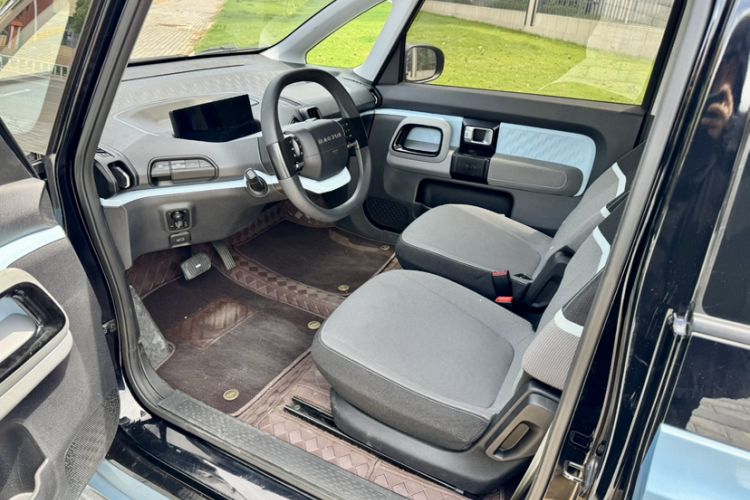 Used Baojun KiWi EV 2021 Designer Lithium Iron Phosphate Interior 4