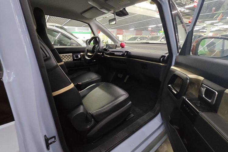Used Baojun KiWi EV 2021 Artist Model Ternary Lithium Interior 5