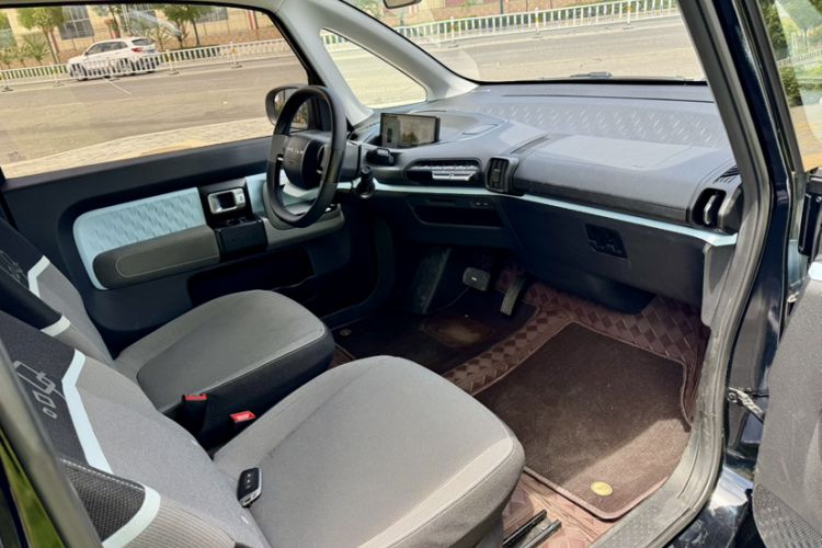 Used Baojun KiWi EV 2021 Designer Lithium Iron Phosphate Interior 5