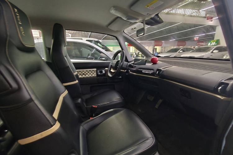Used Baojun KiWi EV 2021 Artist Model Ternary Lithium Interior 6