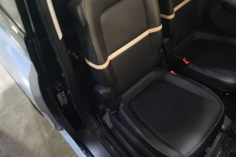 Used Baojun KiWi EV 2021 Designer Lithium Iron Phosphate Right Front Seat