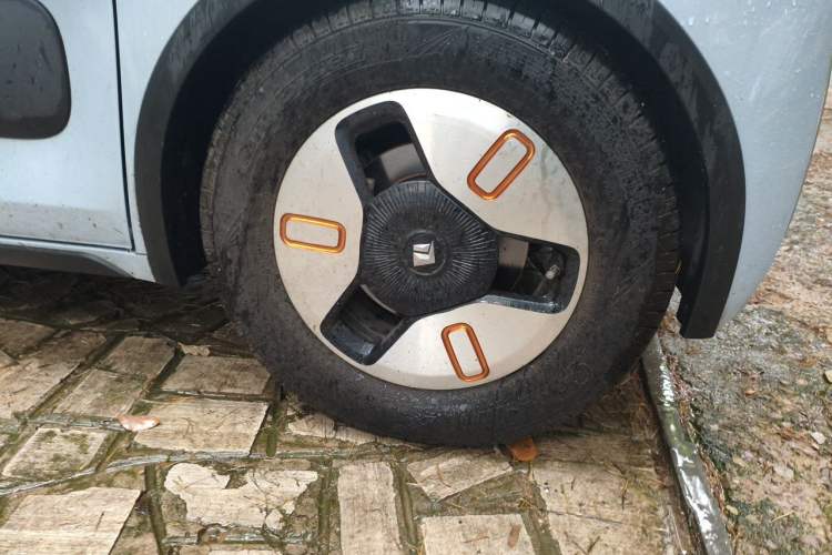 Used Baojun KiWi EV 2021 Artist Model Lithium Iron Phosphate Right Front Wheel Hub