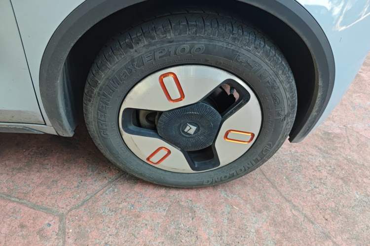 Used Baojun KiWi EV 2021 Designer Ternary Lithium Right Front Wheel Hub