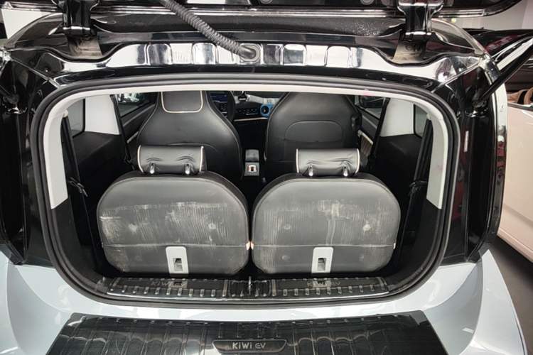Used Baojun KiWi EV 2021 Artist Model Ternary Lithium Trunk