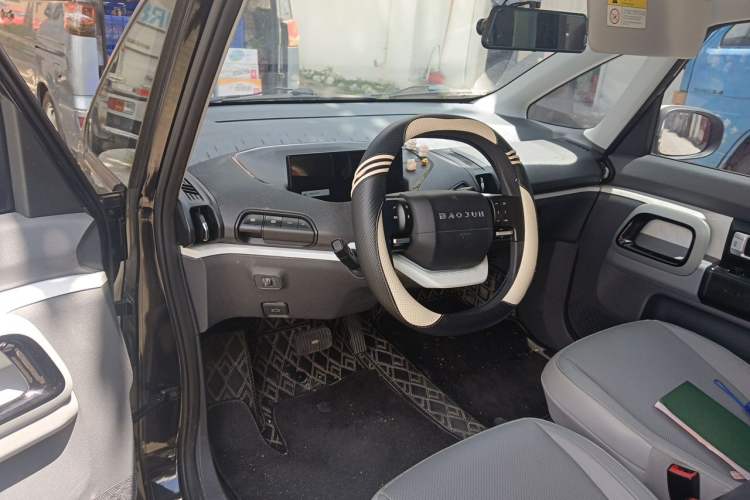 Used Baojun KiWi EV 2021 Designer Lithium Iron Phosphate Center Console