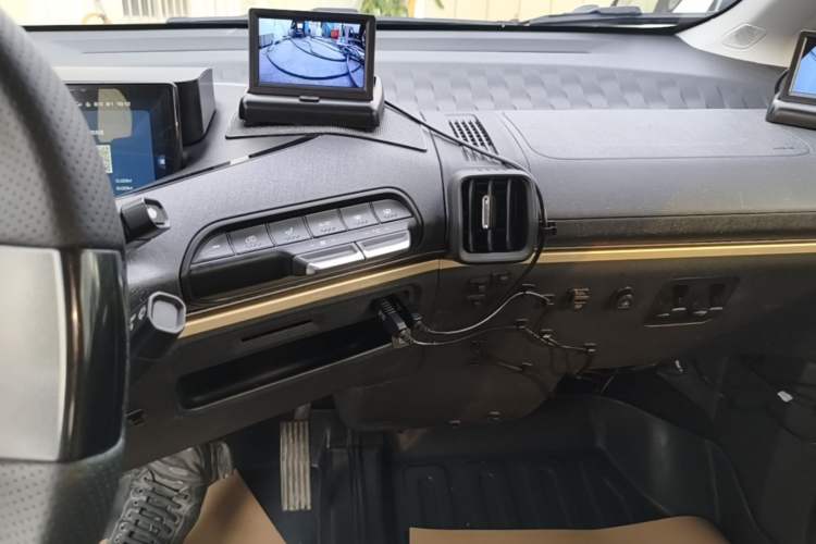 Used Baojun KiWi EV 2021 Artist Model Ternary Lithium Audio And AC Panel