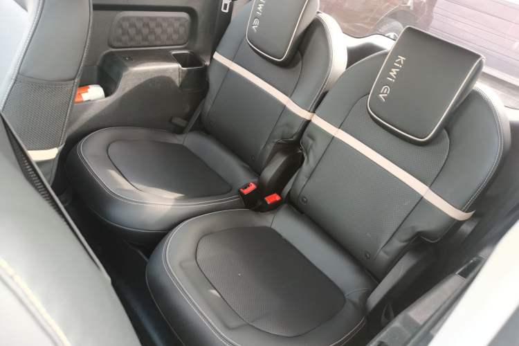 Used Baojun KiWi EV 2021 Artist Model Lithium Iron Phosphate Interior 4