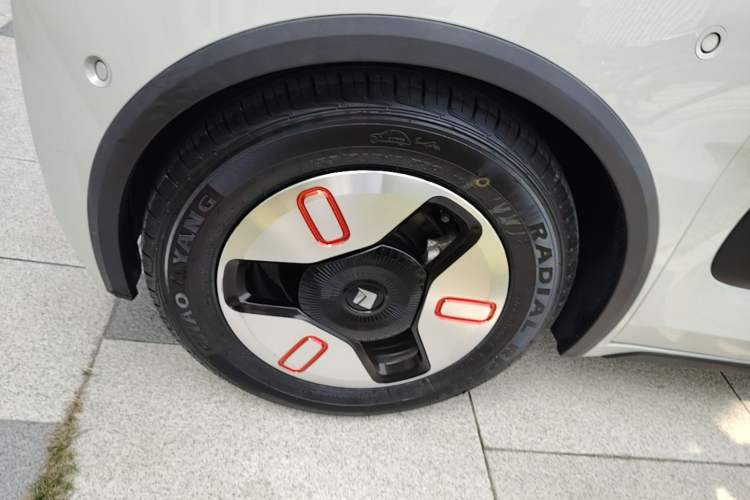 Used Baojun KiWi EV 2021 Artist Model Lithium Iron Phosphate Left Front Wheel Hub