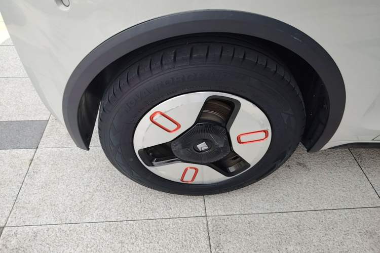 Used Baojun KiWi EV 2021 Artist Model Lithium Iron Phosphate Right Rear Wheel Hub