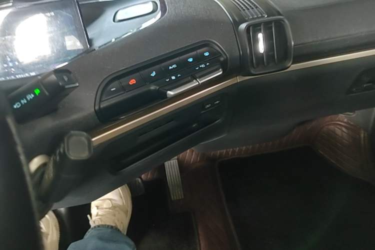 Used Baojun KiWi EV 2021 Artist Model Lithium Iron Phosphate Audio And AC Panel