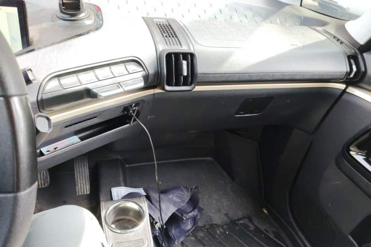 Used Baojun KiWi EV 2021 Artist Model Ternary Lithium Audio And AC Panel