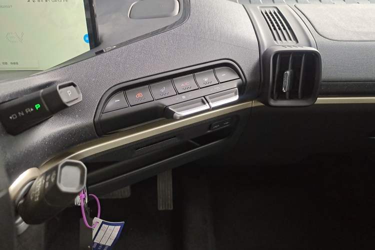 Used Baojun KiWi EV 2021 Designer Ternary Lithium Audio And AC Panel