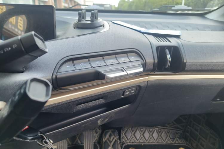 Used Baojun KiWi EV 2021 Designer Lithium Iron Phosphate Audio And AC Panel