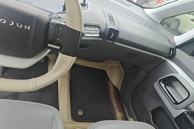 Used Baojun KiWi EV 2021 Artist Model Lithium Iron Phosphate Audio And AC Panel