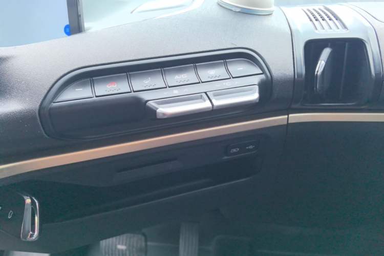 Used Baojun KiWi EV 2021 Designer Lithium Iron Phosphate Audio And AC Panel