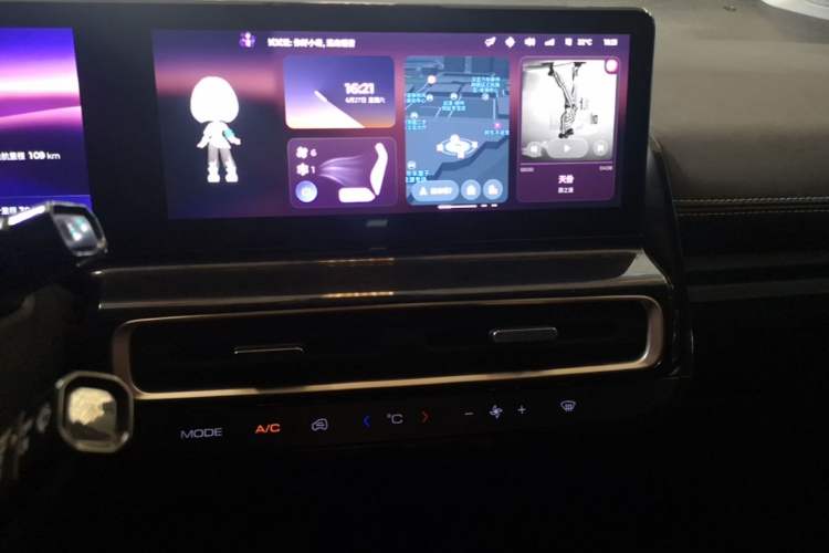 Used Baojun KiWi EV 2021 Artist Model Ternary Lithium Audio And AC Panel