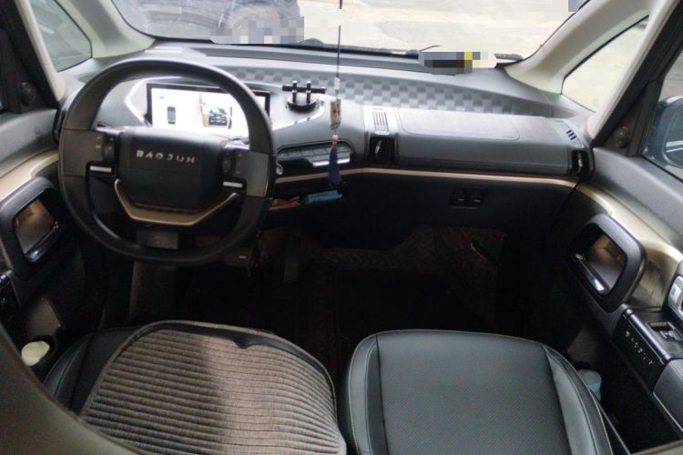 Used Baojun KiWi EV 2021 Designer Lithium Iron Phosphate Center Console