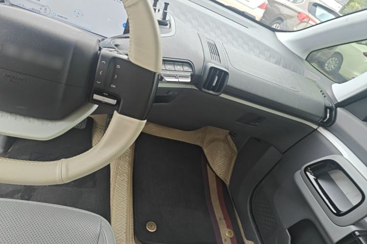 Used Baojun KiWi EV 2021 Artist Model Lithium Iron Phosphate Center Console