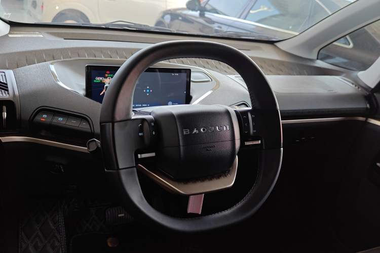 Used Baojun KiWi EV 2021 Artist Model Lithium Iron Phosphate Center Console