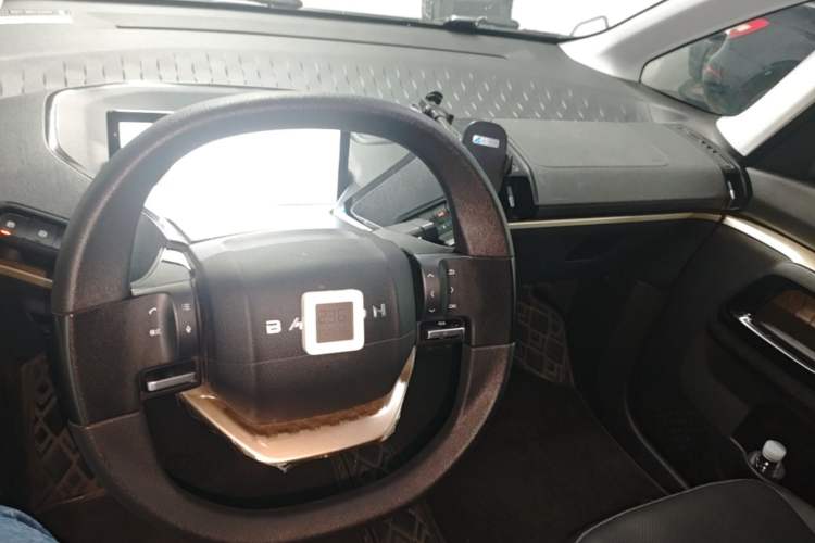 Used Baojun KiWi EV 2021 Customized Stylish Gold Edition Lithium Iron Phosphate Center Console