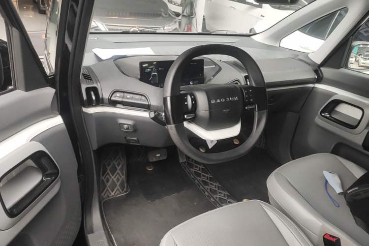 Used Baojun KiWi EV 2021 Designer Lithium Iron Phosphate Center Console