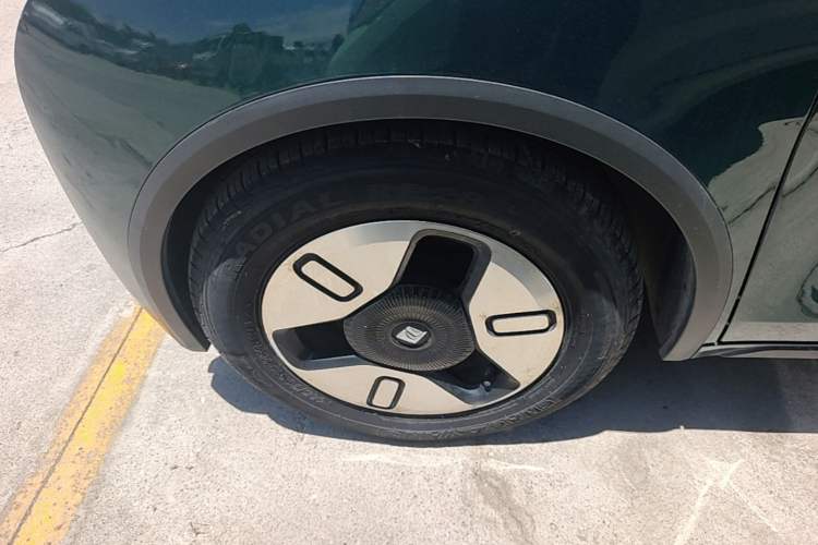 Used Baojun KiWi EV 2021 Artist Model Ternary Lithium Exterior 4
