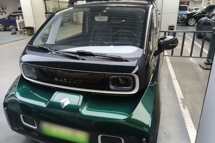 Used Baojun KiWi EV 2021 Customized Stylish Gold Edition Lithium Iron Phosphate Front