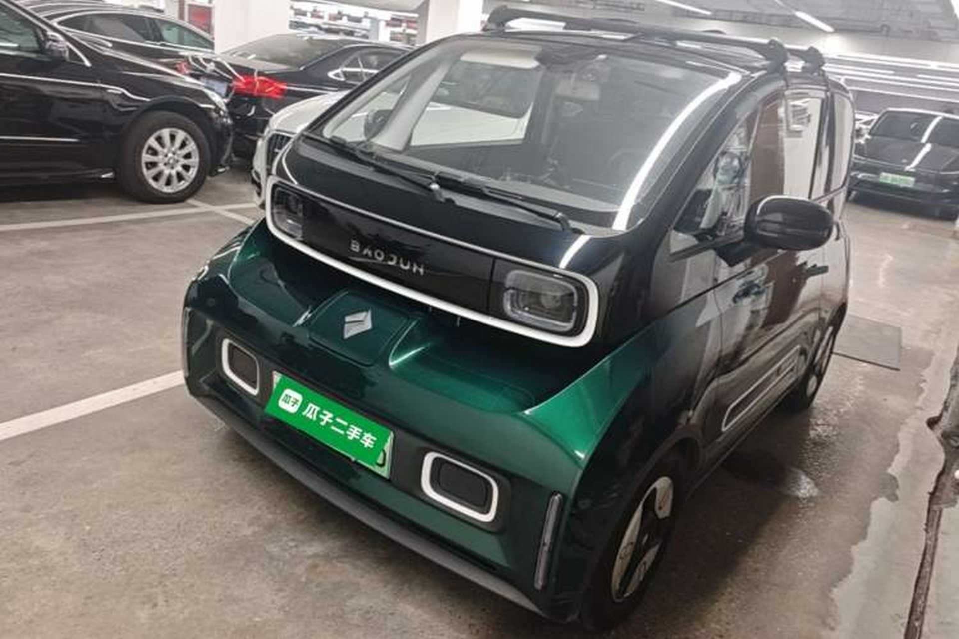 Used Baojun KiWi EV 2021 Customized Stylish Gold Edition Lithium Iron Phosphate Front Left 45 Deg