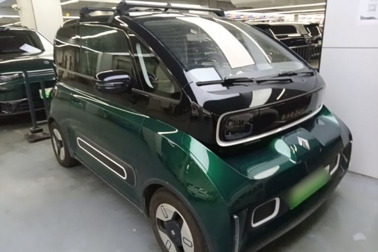 Used Baojun KiWi EV 2021 Customized Stylish Gold Edition Lithium Iron Phosphate Front Right 45 Deg