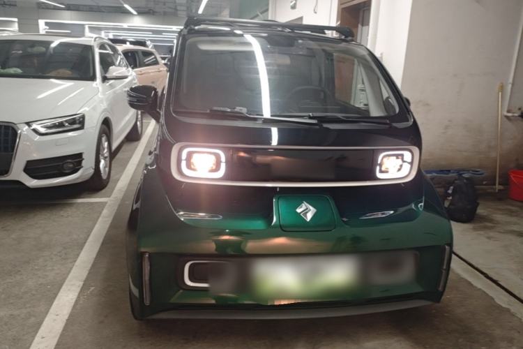 Used Baojun KiWi EV 2021 Customized Stylish Gold Edition Lithium Iron Phosphate Front