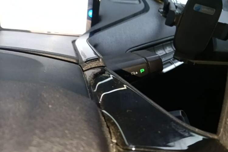 Used Baojun KiWi EV 2021 Customized Stylish Gold Edition Lithium Iron Phosphate Gear Lever