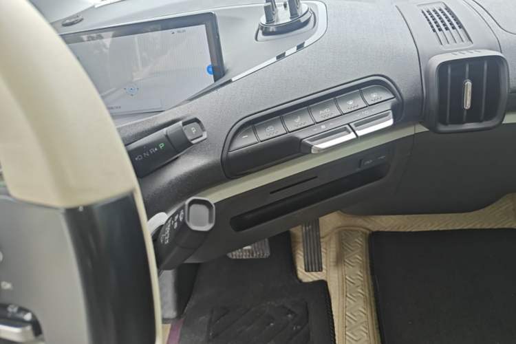 Used Baojun KiWi EV 2021 Artist Model Lithium Iron Phosphate Gear Lever