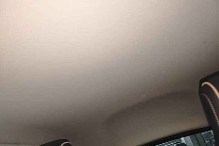 Used Baojun KiWi EV 2021 Customized Stylish Gold Edition Lithium Iron Phosphate Headliner