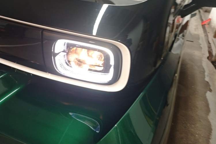 Used Baojun KiWi EV 2021 Customized Stylish Gold Edition Lithium Iron Phosphate Left Front Headlight