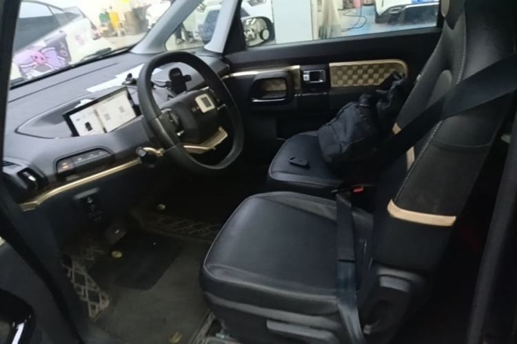 Used Baojun KiWi EV 2021 Customized Stylish Gold Edition Lithium Iron Phosphate Left Front Seat