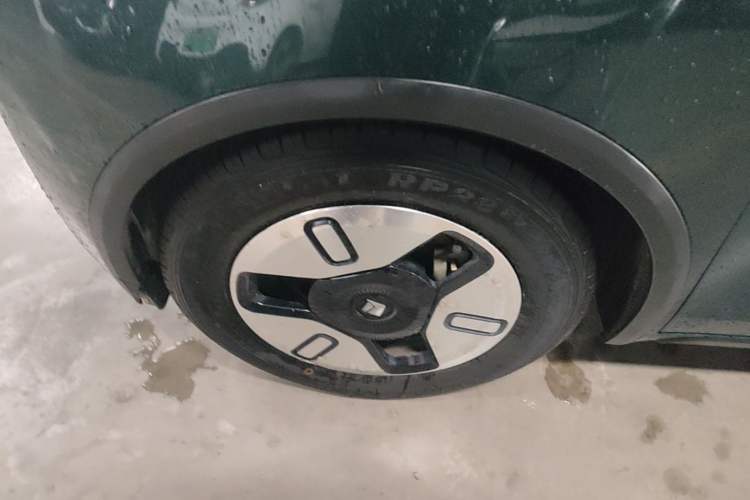 Used Baojun KiWi EV 2021 Artist Model Lithium Iron Phosphate Left Front Wheel Hub